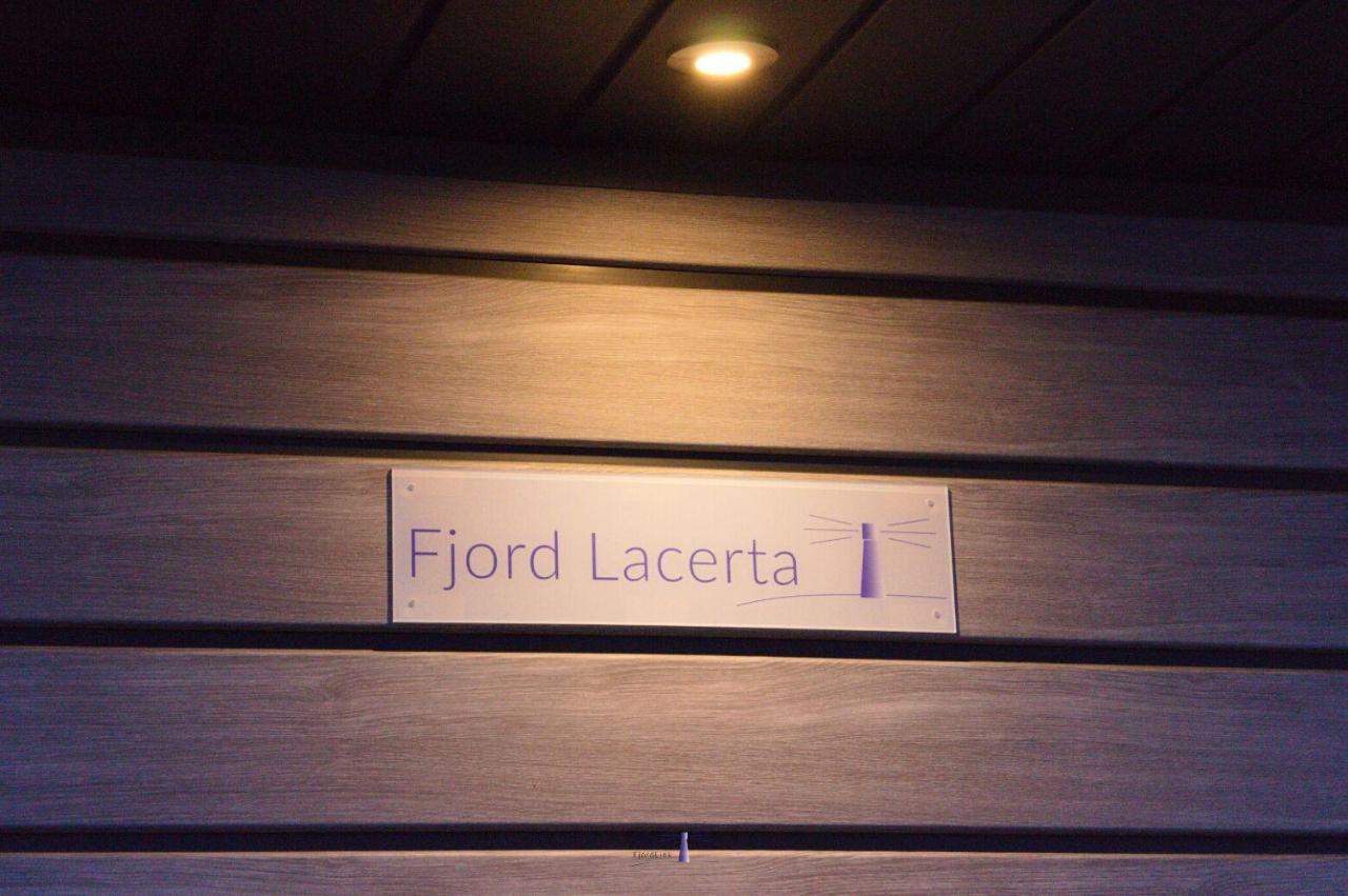 Hausboot Fjord Lacerta Mit Dachterrasse In Wendtorf Экстерьер фото