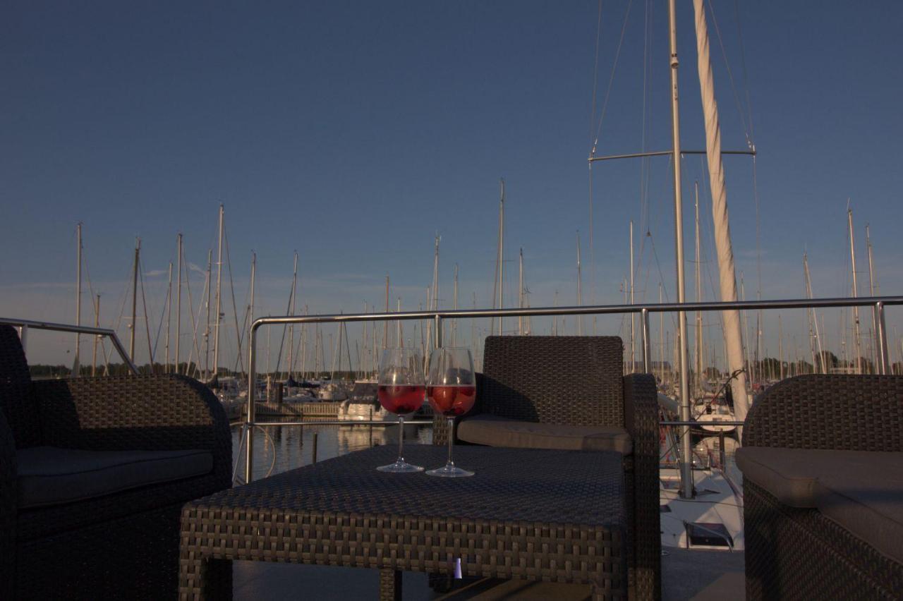 Hausboot Fjord Lacerta Mit Dachterrasse In Wendtorf Экстерьер фото
